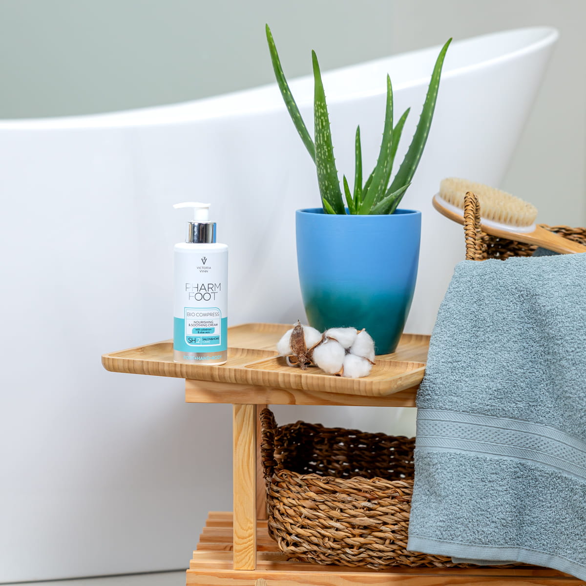 PHARM FOOT Nährende und beruhigende Creme mit Neumilch und Aloe Vera, BIO COMPRESS 250ml