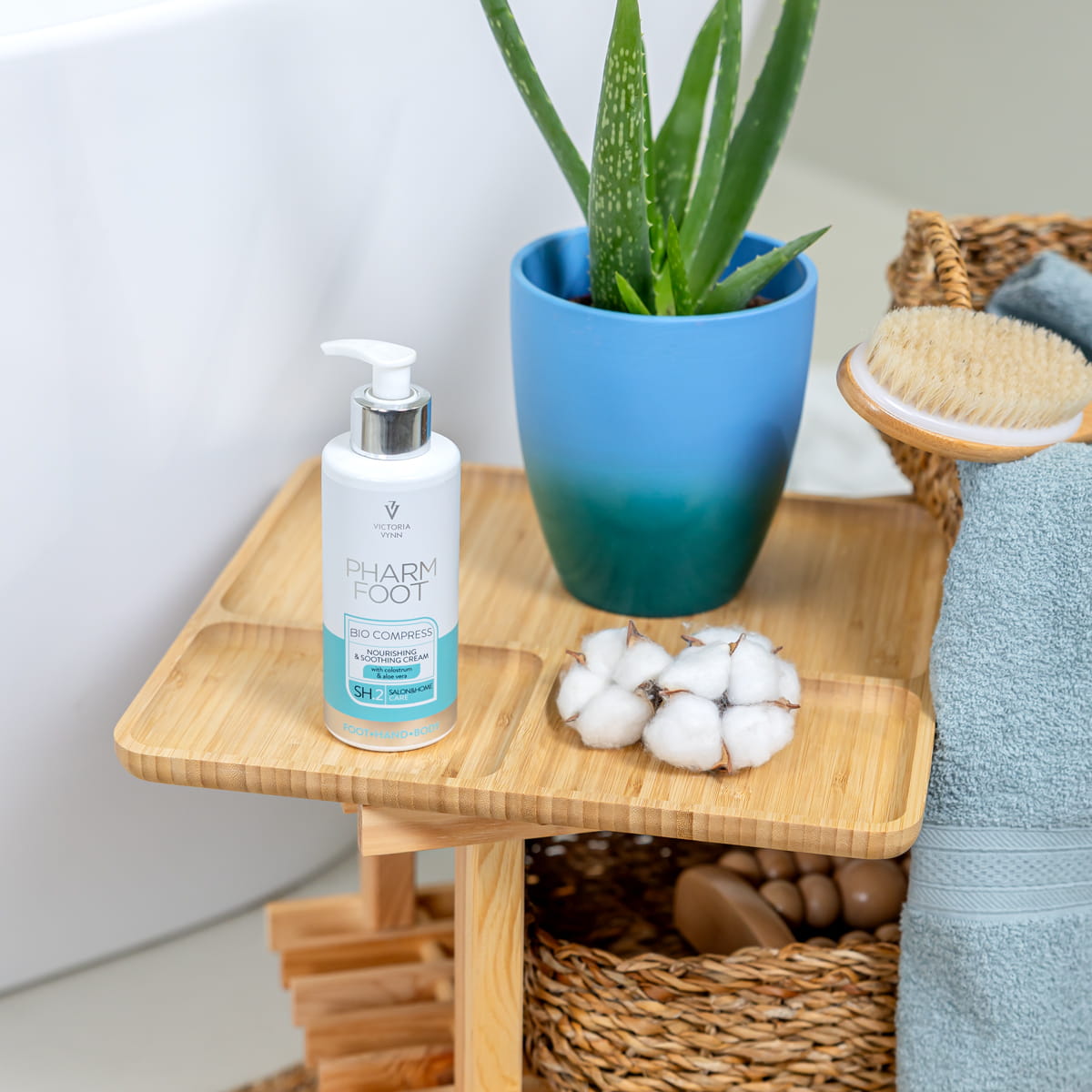 PHARM FOOT Nährende und beruhigende Creme mit Neumilch und Aloe Vera, BIO COMPRESS 250ml