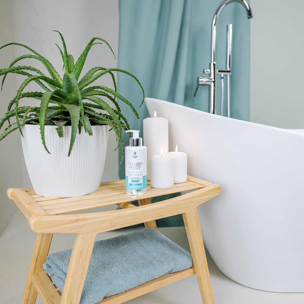 PHARM FOOT Nährende und beruhigende Creme mit Neumilch und Aloe Vera, BIO COMPRESS 250ml