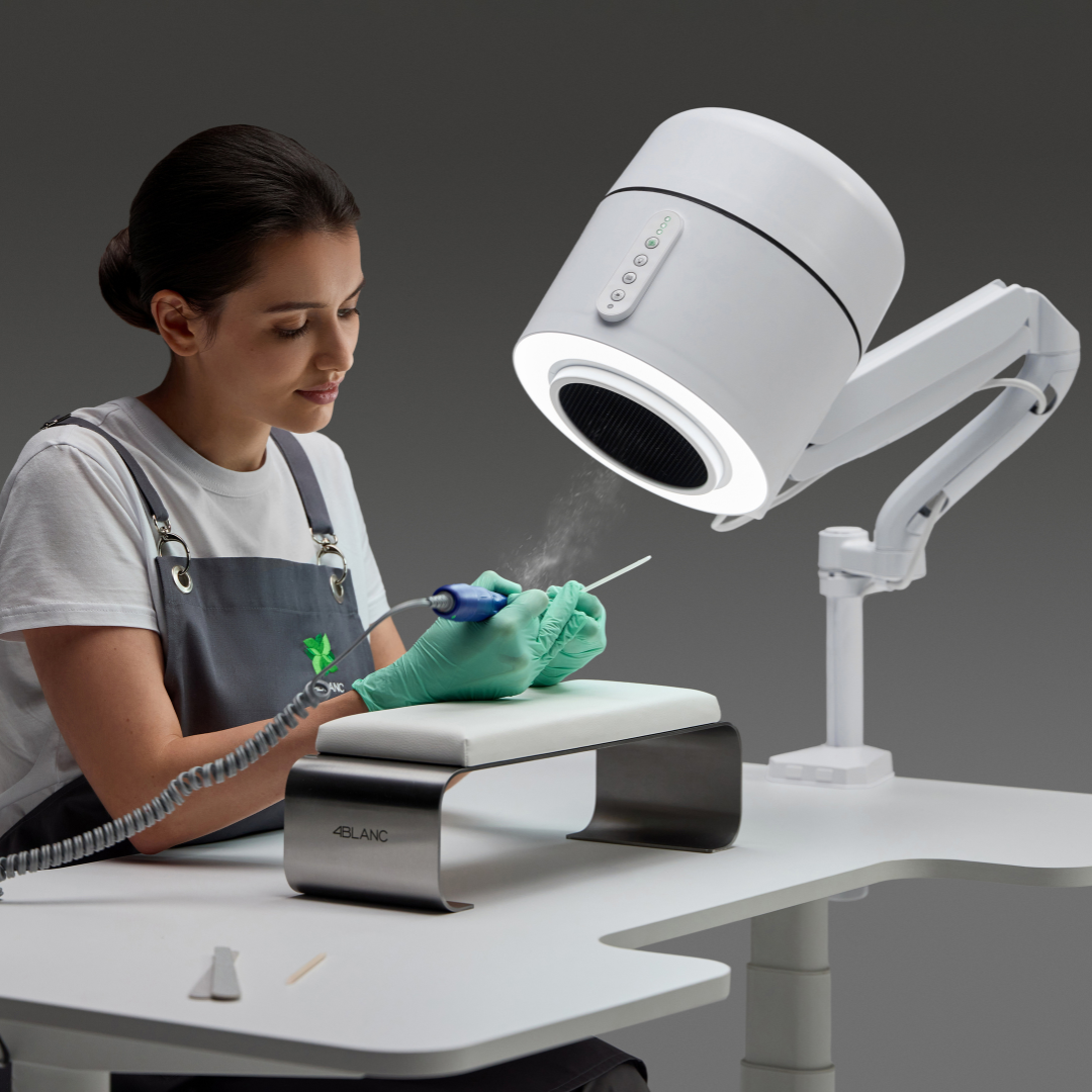 4BLANC Maestro Staubabsauger mit Tischhalterung und LED-Beleuchtung 2024