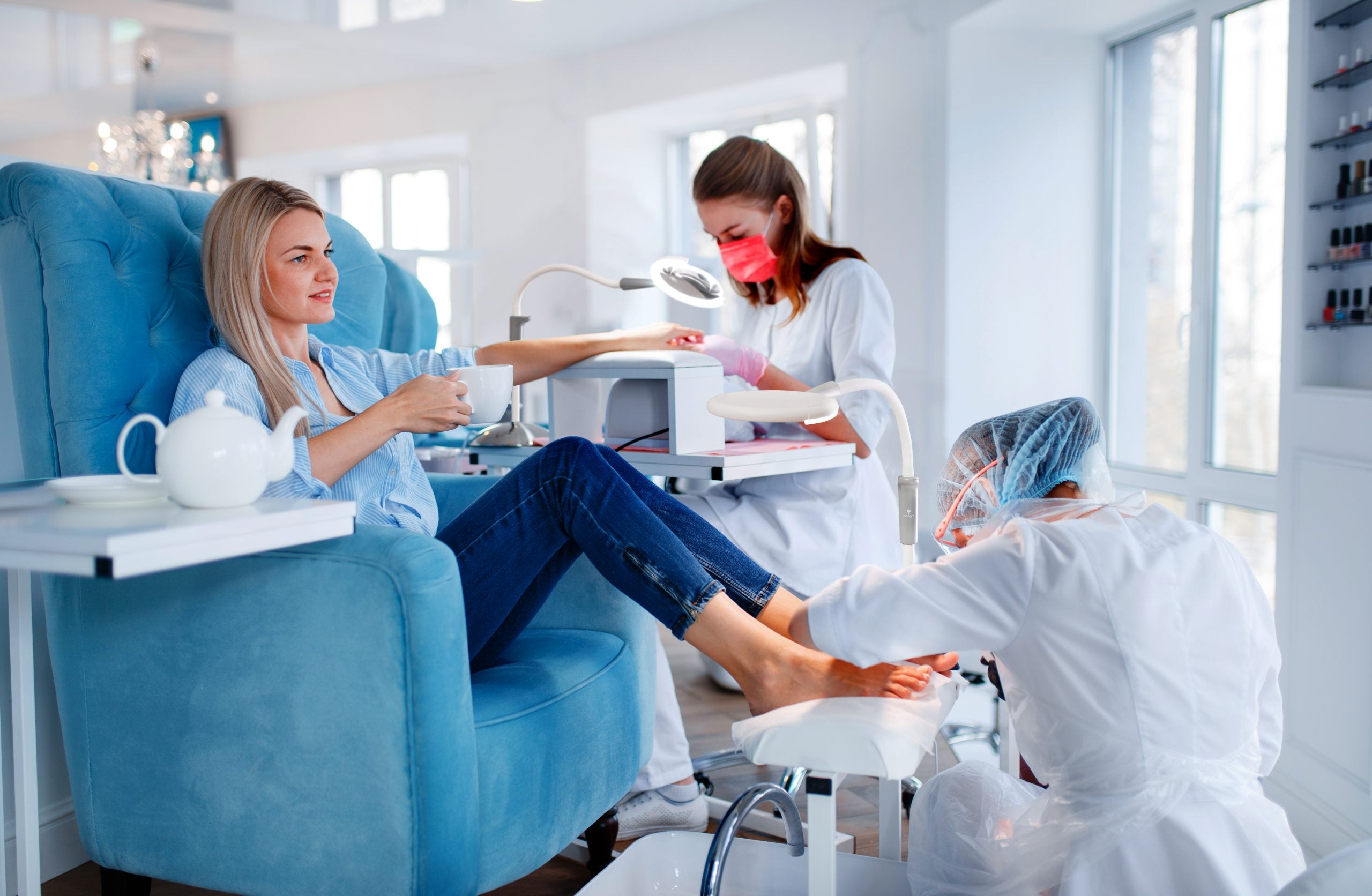 Daylight Tisch- und Steh-LED-Lampe - mit Vergrößerungsglas [Magnificent Pro]