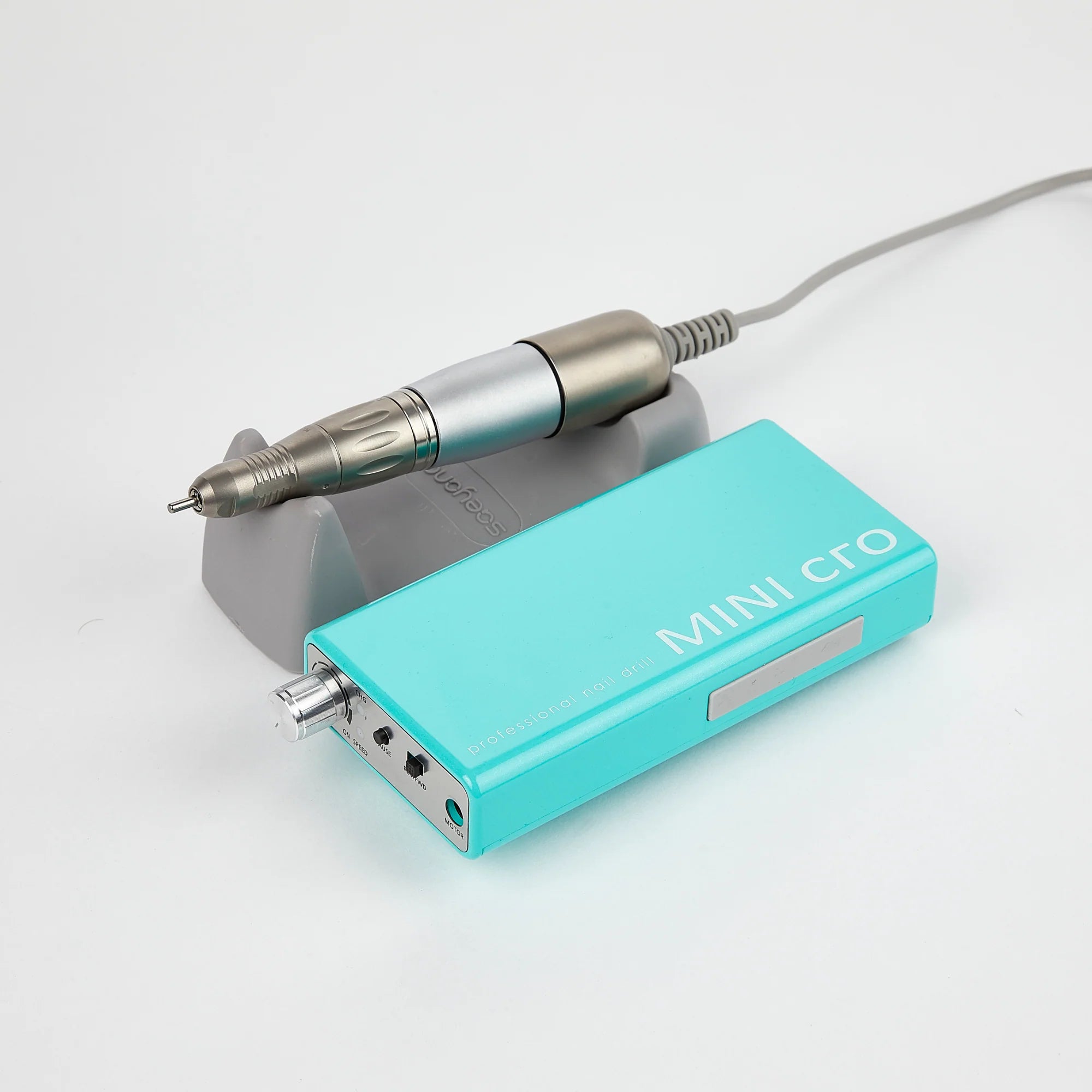 Saeyang_Mini_Cro_Unit_Handpiece_on_Stand_2000x2000_f42f8a98-cadb-4ba1-b274-bdbe0a57a66e