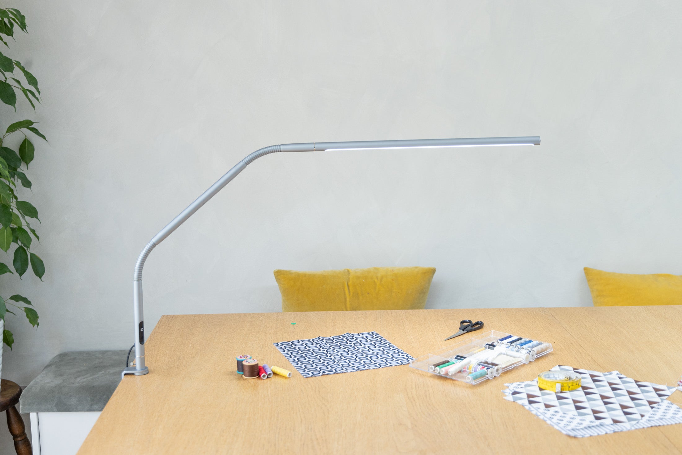 Daylight galda LED lampa ar stiprinājumu [Slimline 4 Ice Grey]