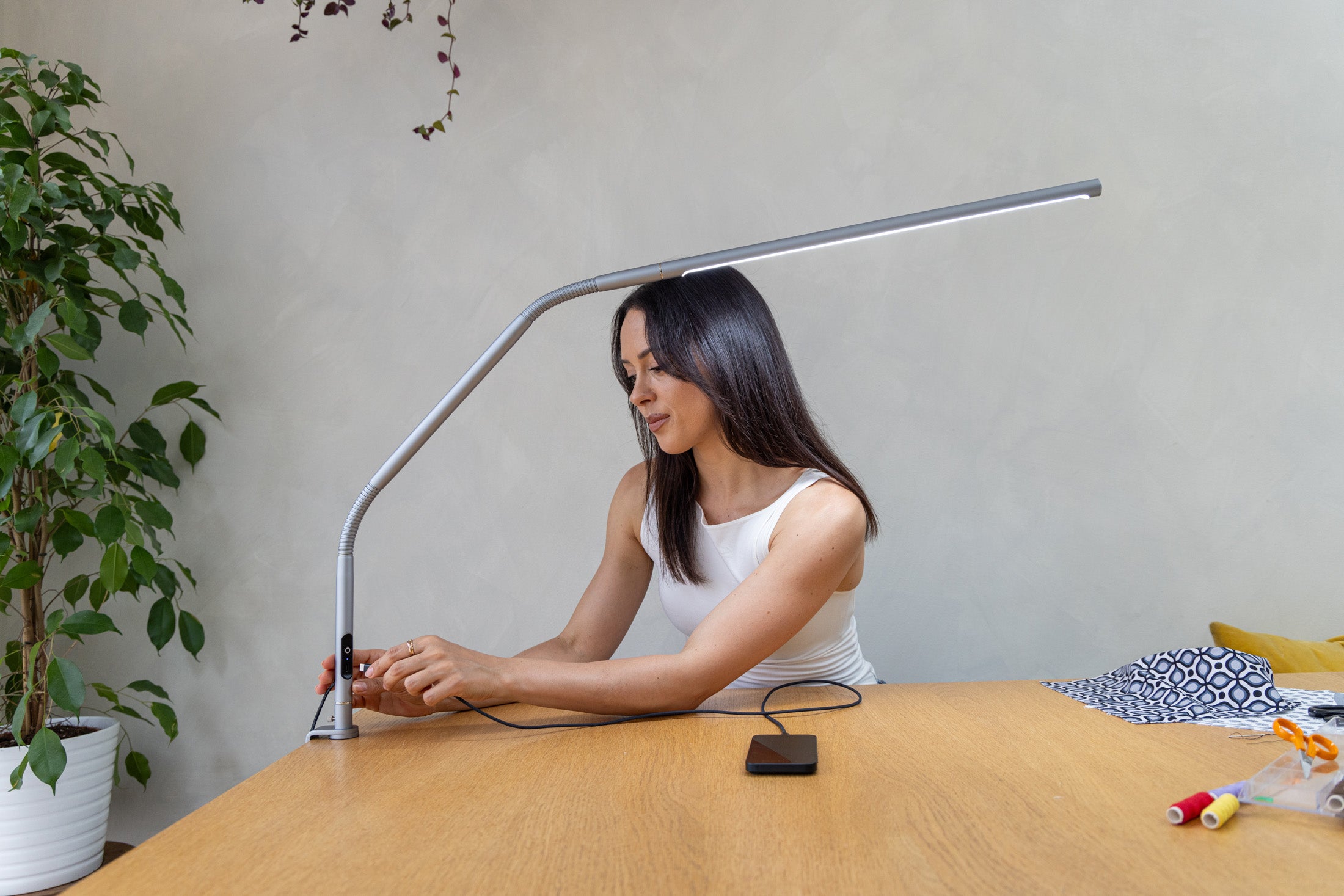 Daylight galda LED lampa ar stiprinājumu [Slimline 4 Ice Grey]